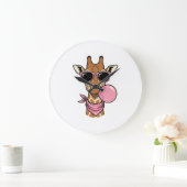 Retro Gravure Giraffe Bubblekauwgom Vectorontwerp_ Grote Klok (Huis)