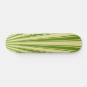 Retro Green Funky Sun Rays Achtergrond Skateboard (Horizontaal)