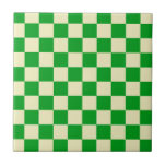 Retro Green of White Checkerboard Pattern Tegeltje<br><div class="desc">Koel een nieuw,  ingecheckt patroonontwerp,  modern interieurontwerpdecor voor thuis,  woonkamer,  kleuterkamer,  kinder kamer. Gecontroleerde kleurrijke gordijnen,  tapijt,  telefoondoosje. Gecontroleerde 70s en 60s trendontwerp. Groene en gedempte witcheckers</div>