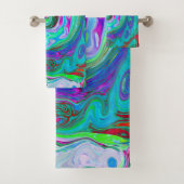 Retro Green, Red en Magenta Abstract Groovy Swirl Bad Handdoek (Insitu)