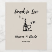 Retro Grey Hand Drawn Drunk in Love illustrated   Wijn Etiket (Enkel label)
