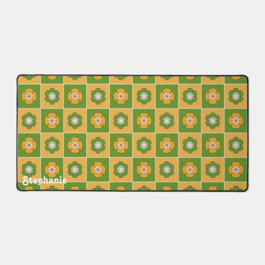 Retro Groen Geel Groovy Bloem Script Naam Bureaumat (Voorkant)