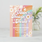 Retro Groovy 3e verjaardagsuitnodiging Kaart (Staand voorkant)