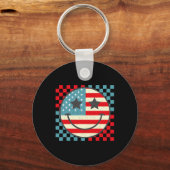 Retro Groovy 4th of July Smile Checkered WO Sleutelhanger (Voorkant)