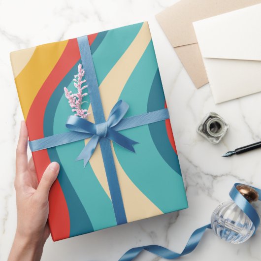 Retro Groovy 70s Kleurrijke golvende strepen Cadeaupapier (Geschenken)