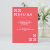 Retro Groovy 70s Roze Rood Bruiloft Informatiekaartje (Staand voorkant)