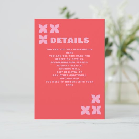 Retro Groovy 70s Roze Rood Bruiloft Informatiekaartje (Staand voorkant)