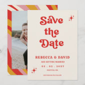 Retro Groovy 70s Schattige Ivoor Rood Foto Bruilof Save The Date (Voorkant / Achterkant)