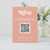 Retro Groovy 70s Schattige Roze Blush QR-code RSVP Kaartje (Staand voorkant)