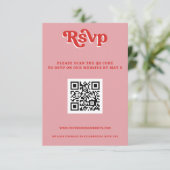 Retro Groovy 70s Schattige Roze en Rode QR-code RSVP Kaartje (Staand voorkant)