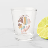 Retro Groovy Bachelorette Bruid Squad Bruidsmeisje Shot Glas (Voorkant)