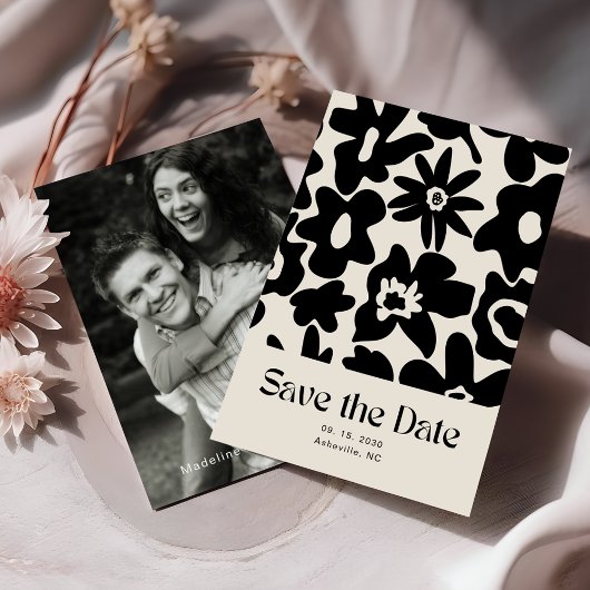 Retro Groovy Bloemen Trouwfoto Sla de datum op Save The Date