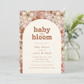 Retro Groovy Bloemenboog Baby in Bloom | Neutraal Kaart (Staand voorkant)