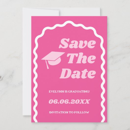 Retro Groovy Bold Roze Wavy Afstudeerder Pet Afstu Save The Date (Voorkant)