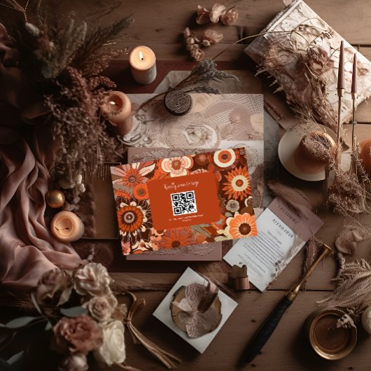 Retro groovy brandend oranje bloemige bruiloft RSVP kaartje