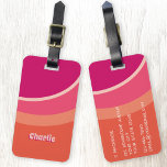 Retro Groovy Curve Roze Sinaasappel gepersonalisee Bagagelabel<br><div class="desc">Abstract modern groovy gebogen streepontwerp in tinten van roze en sinaasappel met gepersonaliseerde naam in een retro lettertype. De aangepaste naam heeft een slagschaduw in een contrasterende kleur voor een leuk 3D-effect uit de jaren 70. Reverse heeft ruimte voor alle details - voeg alles toe wat je wilt en laat...</div>