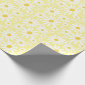 Retro Groovy Daisies Spring Pattern Pastel Yellow Cadeaupapier (Hoek)