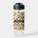 Retro Groovy Daisy Checkerboard gepersonaliseerde  Waterfles<br><div class="desc">Retro Groovy Daisy Checkerboard Personalized Name Water Bottle heeft een groovy daisy patroon op een zwart-witte dambordpatroon achtergrond met uw aangepaste tekst of gepersonaliseerde naam in het midden. Perfect als cadeau voor familie en vrienden voor Kerstmis,  verjaardag,  feestdagen,  Moederdag,  collega's en meer. Creëer door ©Evco Studio www.zazzle.com/store/evcostudio</div>