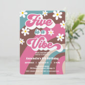 Retro Groovy FIVE is een vibe 5e verjaardagsfeest Kaart (Staand voorkant)