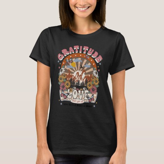 Retro Groovy Gratitude Love Outdoor Adventure Wild T-shirt (Voorkant)