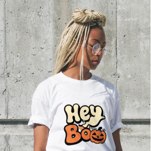 Retro Groovy Halloween Dames T-Shirt “Hey Boo”