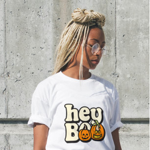 Retro Groovy Halloween Dames T-Shirt “Hey Boo”
