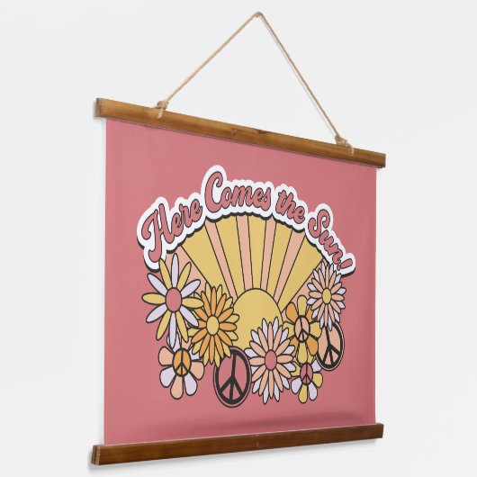 Retro Groovy | Hier komt de afbeelding van de zon Hangend Wandkleed (Gebogen)