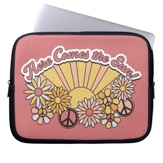 Retro Groovy | Hier komt de  afbeelding van de zon Laptop Sleeve (Voorkant)