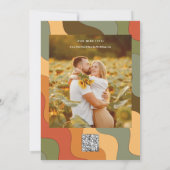 Retro Groovy Kleurrijke Wavy Boho Bruiloft QR Code Kaart (Achterkant)