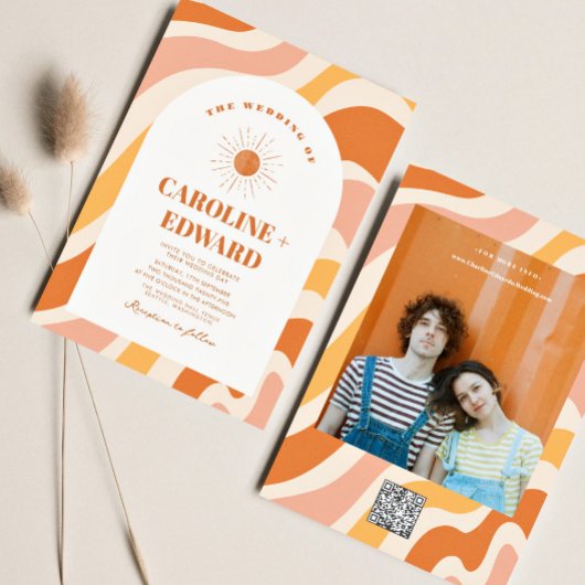 Retro Groovy Kleurrijke Wavy Boho Bruiloft QR Code Kaart