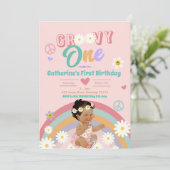 Retro Groovy One Dark Hair First Birthday Invitati Kaart (Staand voorkant)