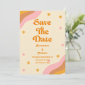 Retro Groovy Pink and Gold Wave Wedding Save The Date (Staand voorkant)