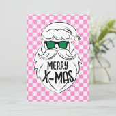 Retro Groovy Pink Checkered Santa Claus Christmas Feestdagenkaart (Staand voorkant)
