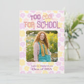 Retro Groovy Roze Geel Paars Bloemig Afstuderen Aankondiging (Staand voorkant)