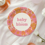 Retro Groovy Roze Hippie Baby in Bloom | Boho Papieren Bordje<br><div class="desc">Dit ontwerp heeft een prachtige groovy bloemenachtergrond in eenvoudige,  zeer leuke retro kleuren,  leuke typografie en een idyllische boog. Dit ontwerp is perfect voor elk seizoen op uw douche enveloppen van gunsten.</div>