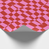Retro groovy schattig roze en rood golvend geruit cadeaupapier (Hoek)