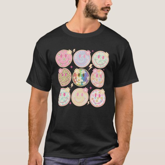 Retro Groovy Smile Face Flower Happy Face Checkere T-shirt (Voorkant)