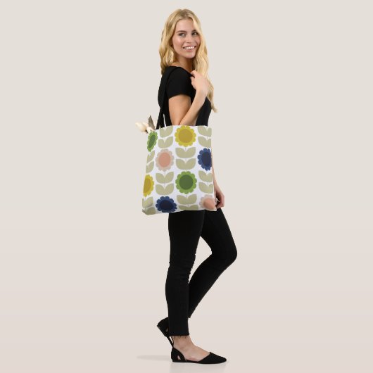 Retro Groovy Summer Flowers Stems Tote Bag (Op model)