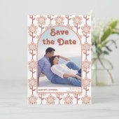 Retro groovy terracotta 70s geïnspireerd huwelijk save the date (Staand voorkant)