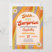 Retro Groovy Verrassingsuitnodiging Verjaardag Kaart (Voorkant)