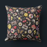 Retro Grunge Sunshine Bliss Kussen<br><div class="desc">A bold fusion of 90s street style and retro optimism. This design features a classic happy, face centered within a radiant sun, flower silhouette. The artwork utilizes heavy grunge, design elements, including distressed textures, faded color palettes, and rough edges to create a weathered, vintage look that balances positivity with an...</div>