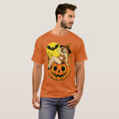Retro Halloween Pinup Witch op Pompoen T-shirt (Voorkant volledig)