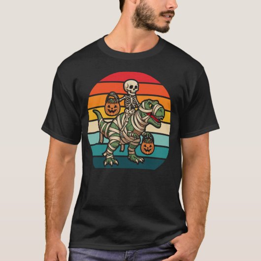 Retro Halloween Skeleton Riding Mummy T-Rex T-shirt (Voorkant)