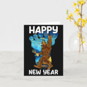 Retro Happy New Year 2026 Bigfoot Lovers New Years Kaart (Gele Bloem)