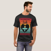 Retro hart flebotomist Flebotomie Tech Technicia T-shirt (Voorkant volledig)