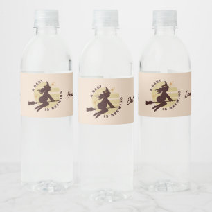Retro Heks Baby is Krijgt een Baby Baby Shower Waterfles Etiket