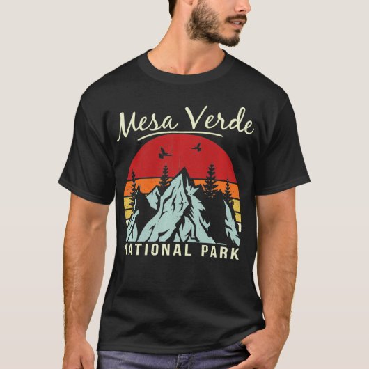 Retro Hiking Camping Mesa Verde National P T-shirt (Voorkant)