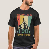 Retro Hiking volgt me niet als ik domme dingen doe T-shirt (Voorkant)