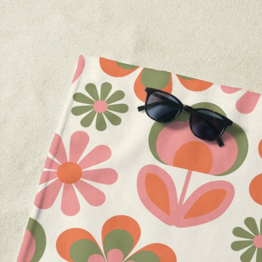 Retro Hippie Boho 70s Bloem roze groen Strandlaken (In situ)