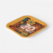 Retro Hippie Flower Gepersonaliseerde 70e verjaard Papieren Bordje (Gebogen)